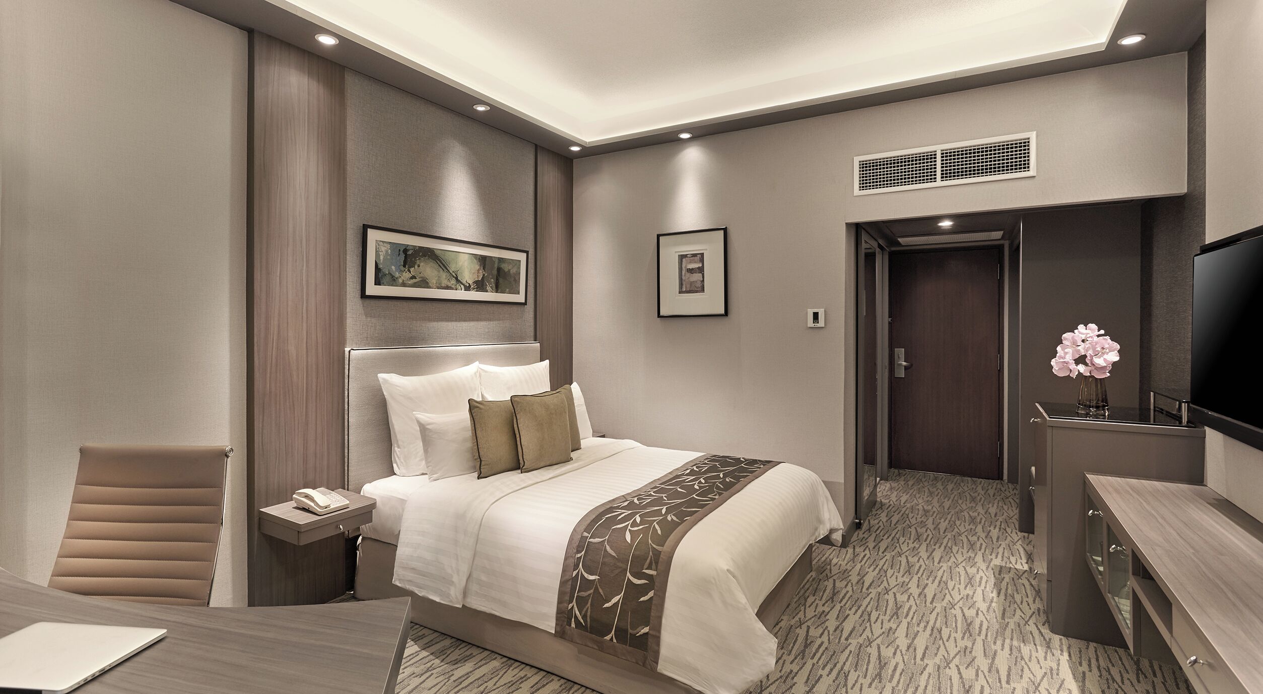 Minibar, in-room safe, blackout curtains