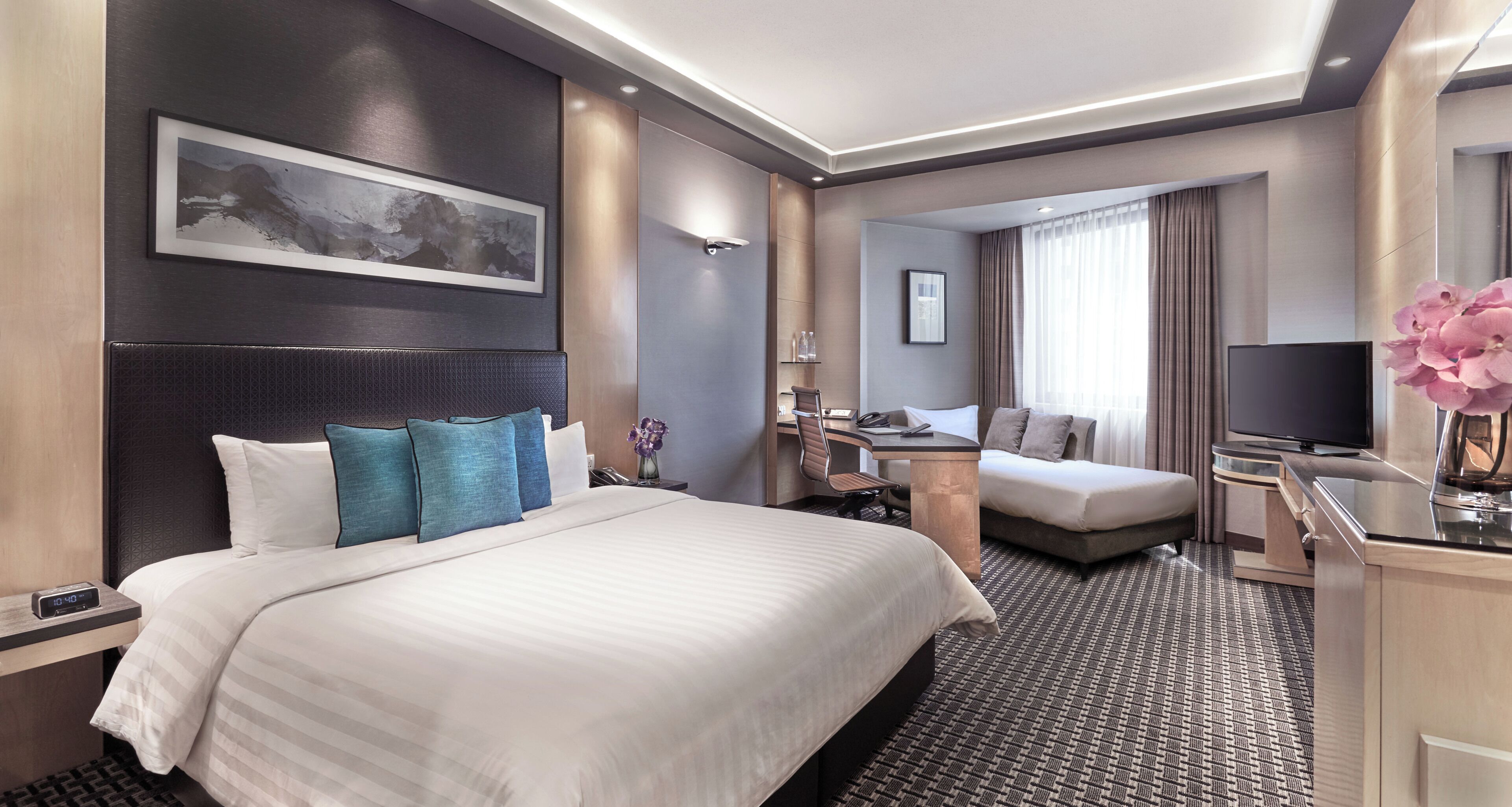 Minibar, in-room safe, blackout curtains