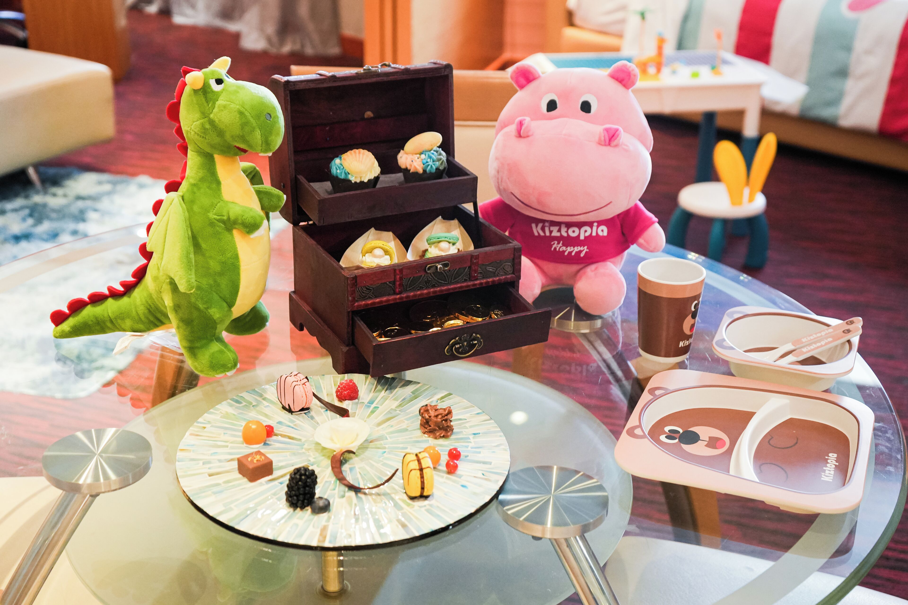 family suite room | in-room dining