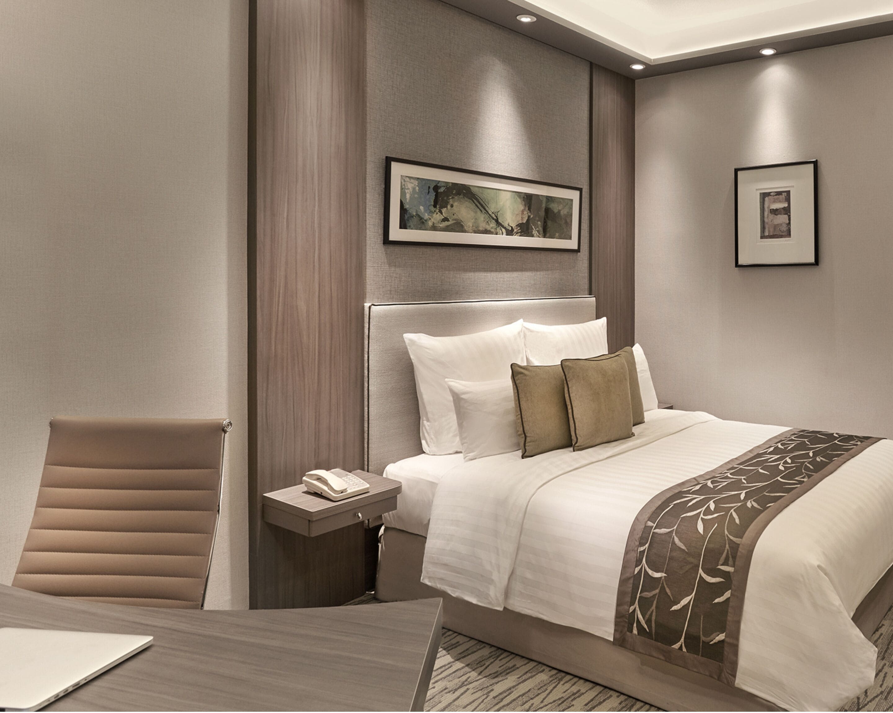 Club Double Room, City View | Minibar, in-room safe, desk, blackout drapes