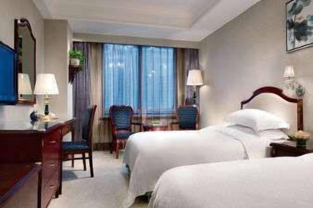 deluxe room with twin beds  | in-room safe, desk, soundproofing, iron/ironing board