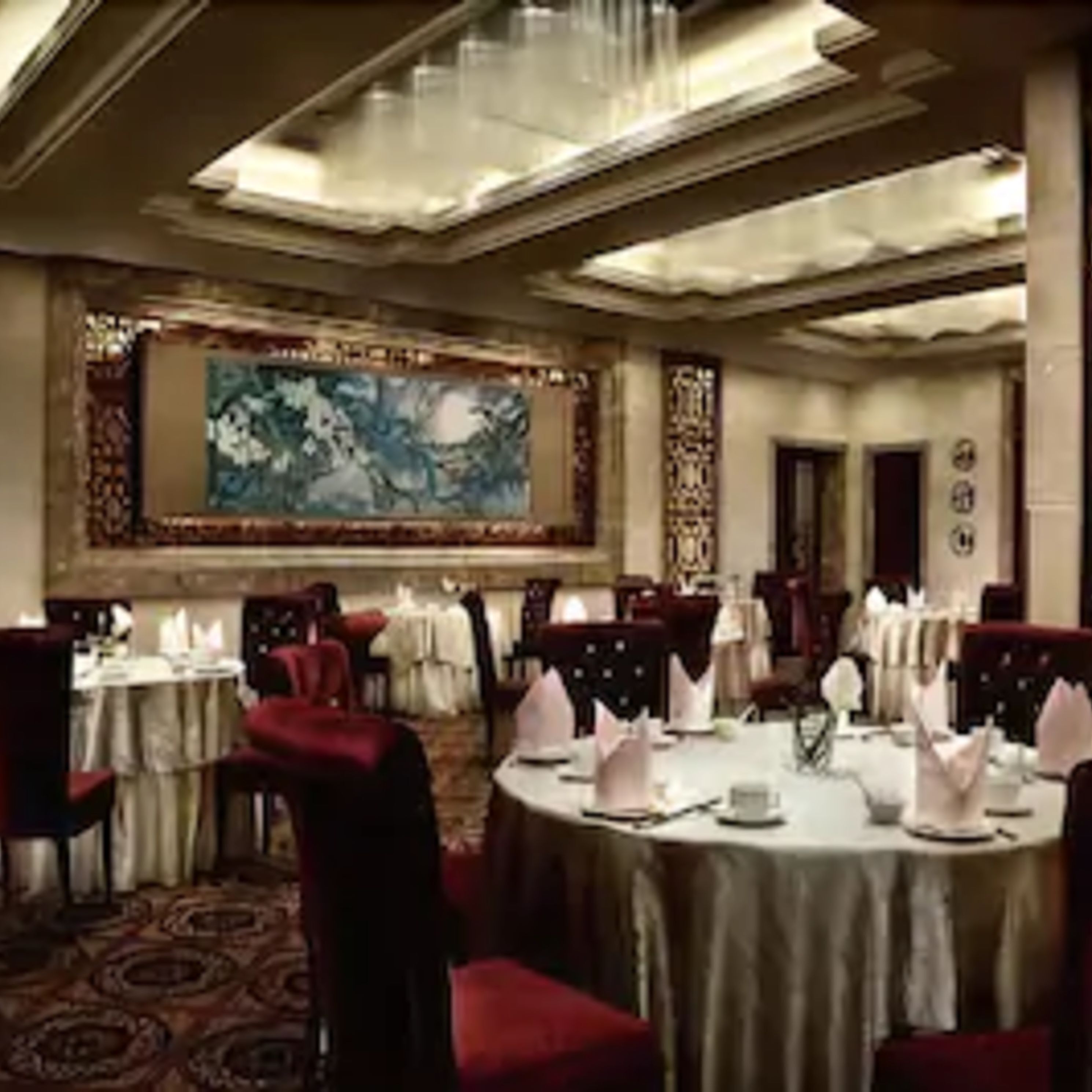 2 restaurants, lunch, dinner served; modern european cuisine