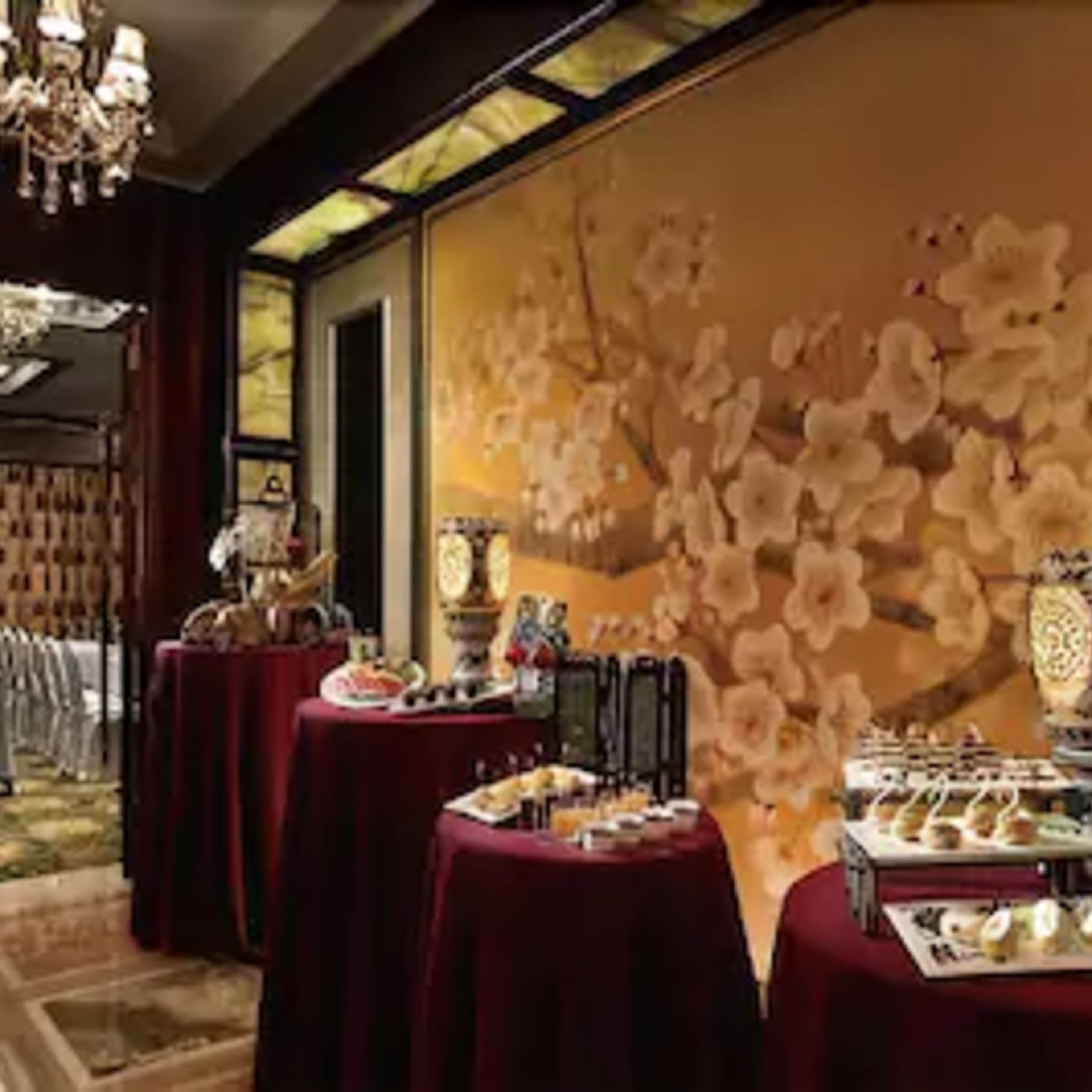 2 restaurants, lunch, dinner served; modern european cuisine