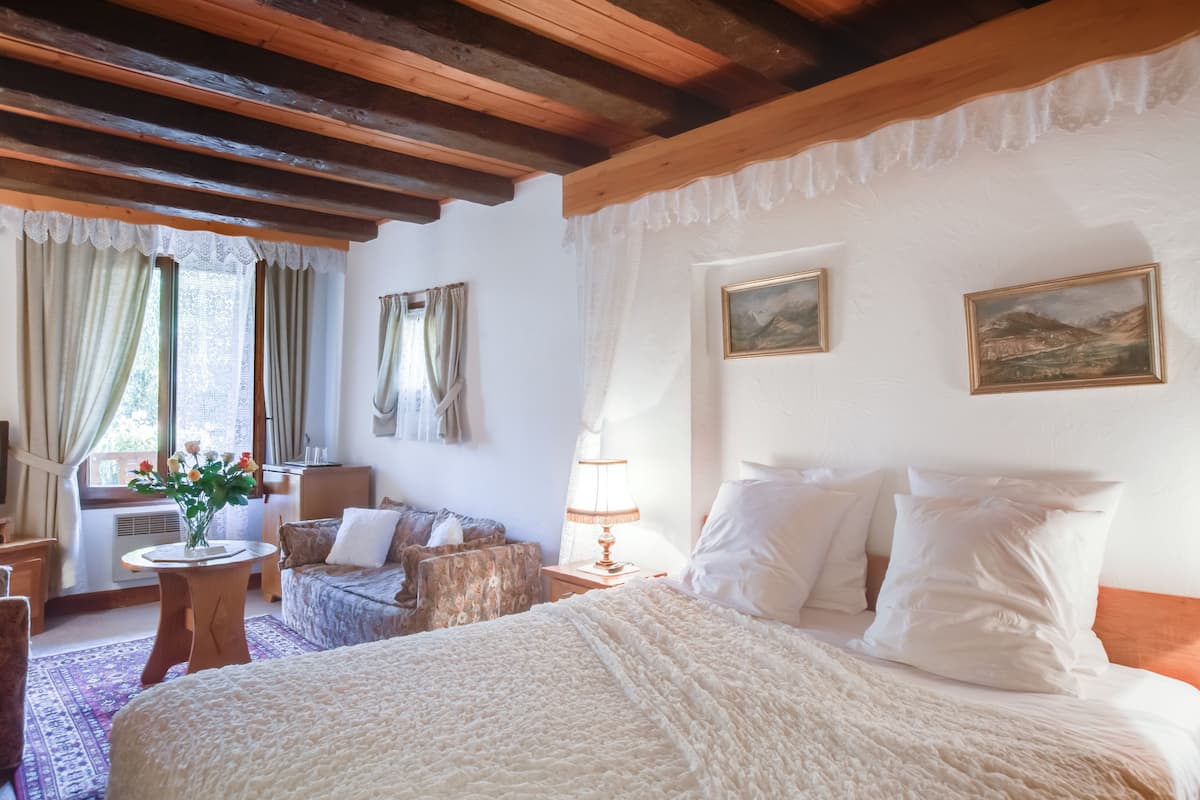 double room south - first floor, garden view | 1 bedroom, minibar, in-room safe, desk