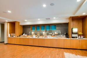 Free daily buffet breakfast