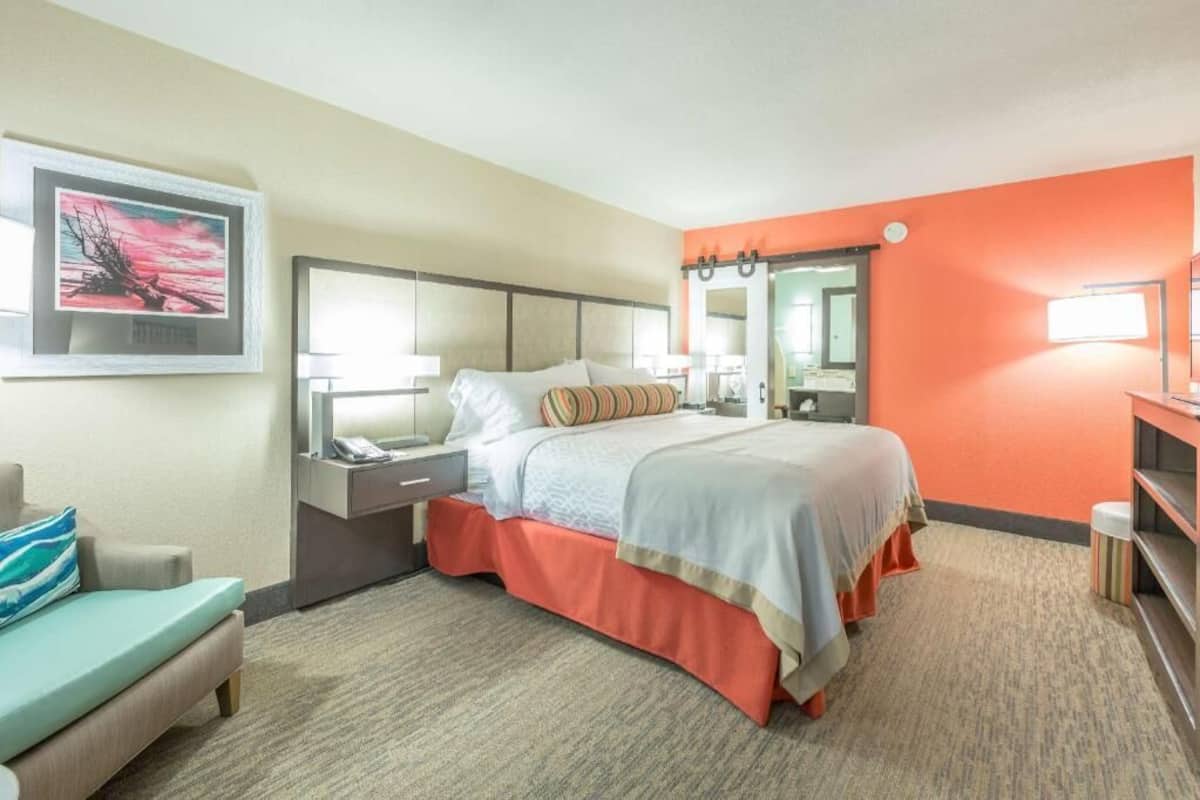 Colchones con pillow-top, muebles diferentes y escritorio