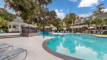 Outdoor pool, sun loungers