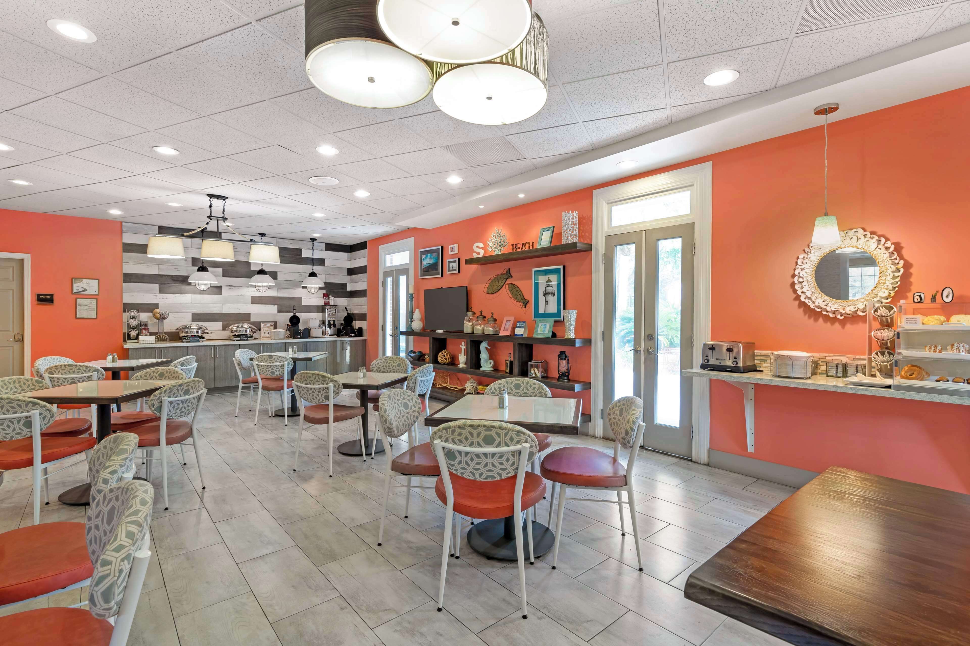 Free daily continental breakfast