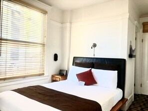 Deluxe-Zimmer | Bügeleisen/Bügelbrett, kostenloses WLAN, Bettwäsche