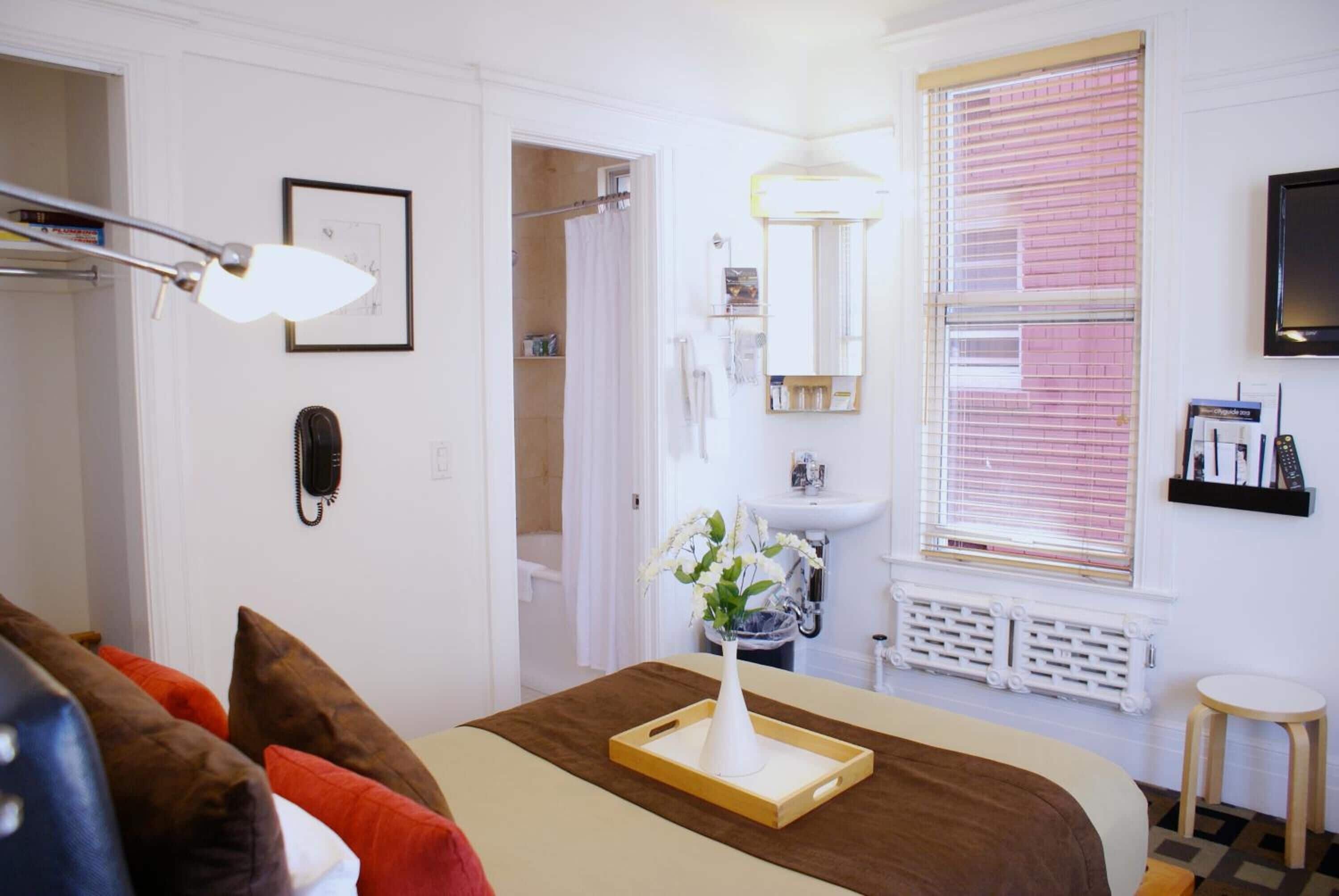 Iron/ironing board, free WiFi, bed sheets