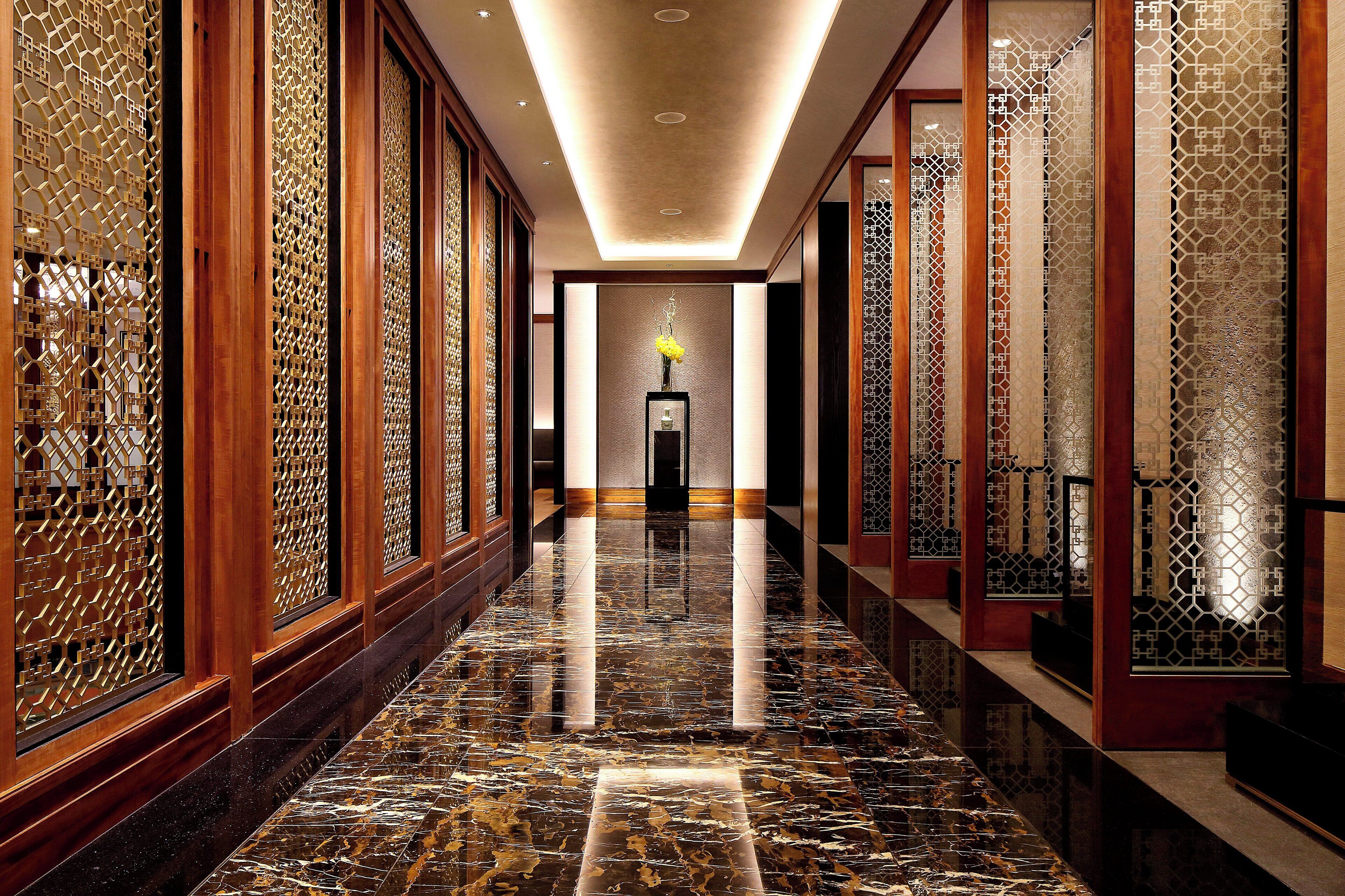 供应早餐、午餐和晚餐