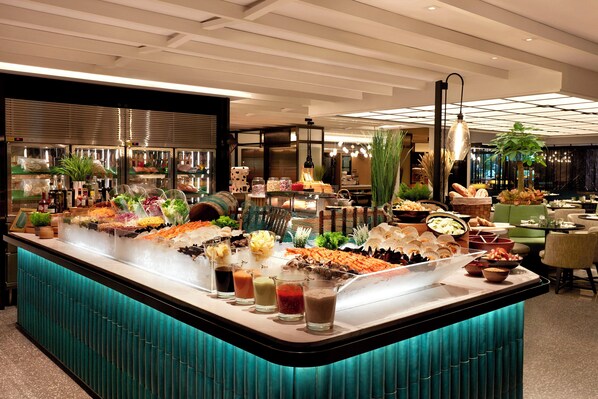 Breakfast, lunch and dinner served - Orchard Hotel Singapore (Singapore)