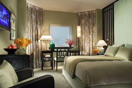 Orchard Hotel Singapore - Image 10