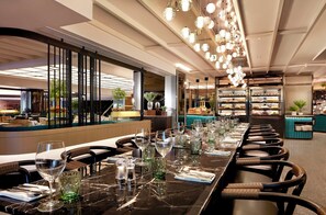 Breakfast, lunch, dinner and brunch served - Orchard Hotel Singapore (Singapore)