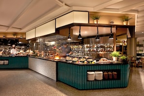 Tägliches Frühstücksbuffet (46 SGD pro Person)
