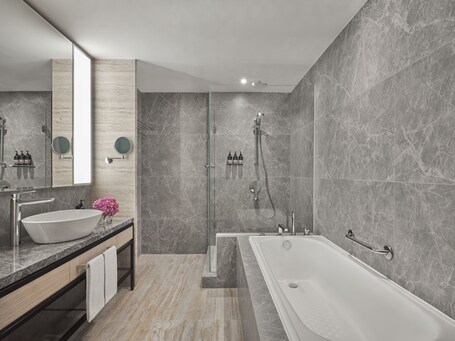Grand Copthorne Waterfront - Image 24
