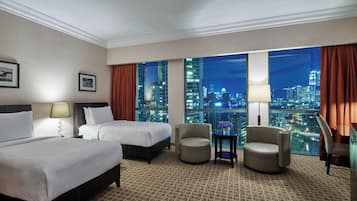 Minibar, in-room safe, laptop workspace, blackout drapes