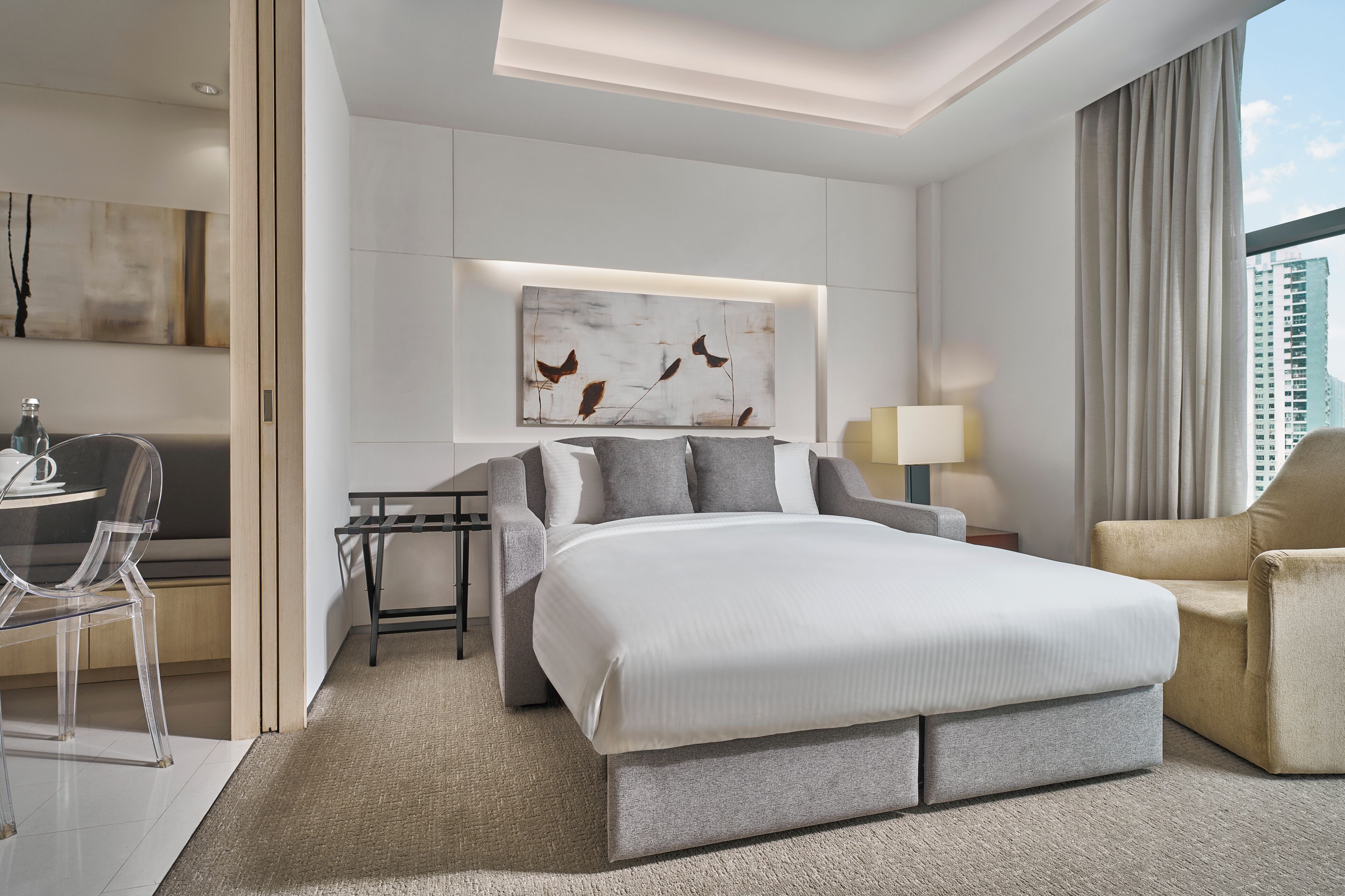 Minibar, in-room safe, laptop workspace, blackout drapes