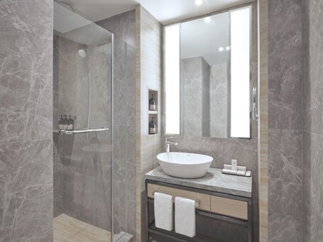 Grand Copthorne Waterfront - Image 25