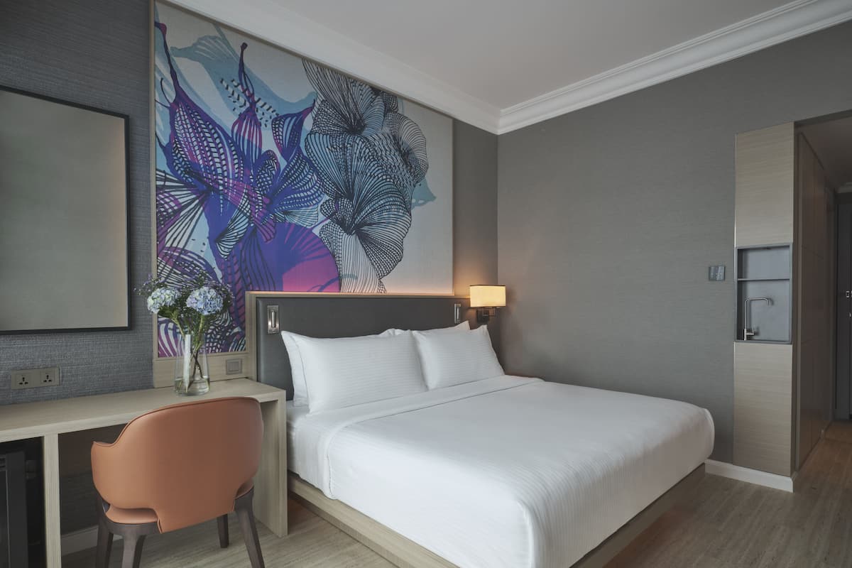 Minibar, in-room safe, laptop workspace, blackout drapes