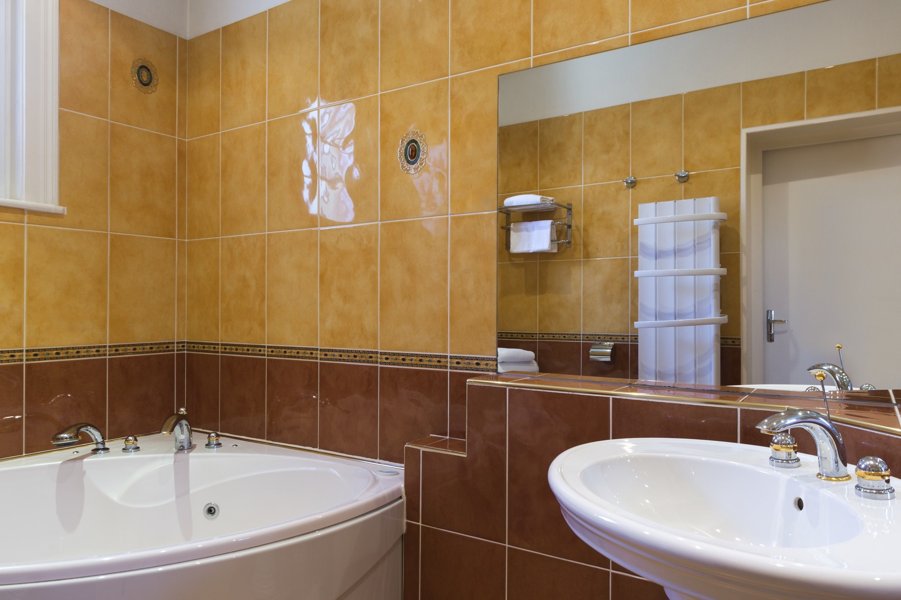 suite | bathroom | free toiletries, hair dryer, towels