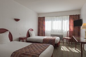 Superior twin room | In-room safe, desk, soundproofing, free WiFi