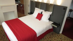 Suite | In-room safe, desk, soundproofing, free WiFi - Belle Hôtel, Lille Ouest (Bailleul)