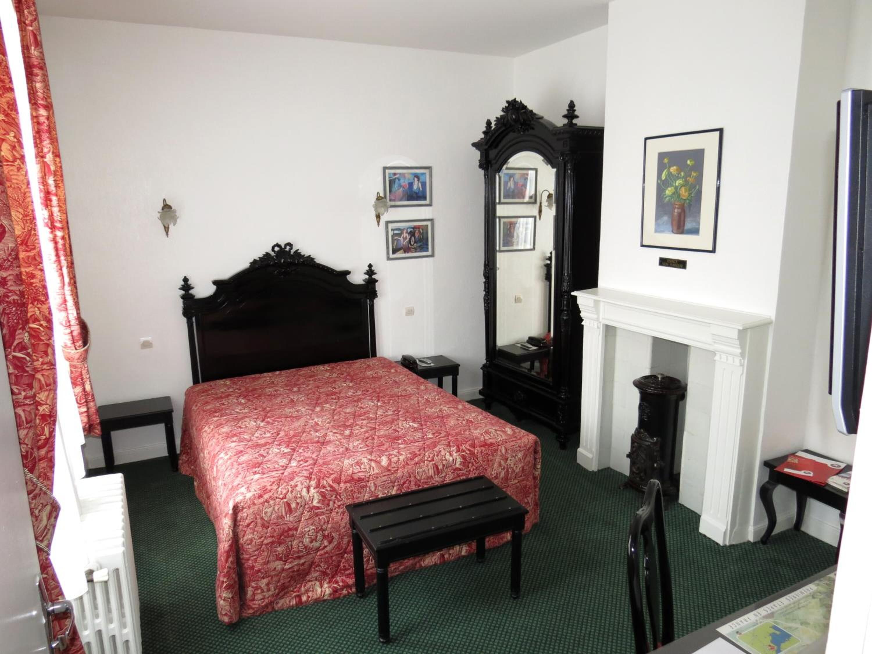 in-room safe, desk, soundproofing, free wifi