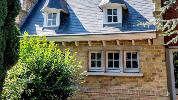 A traditional brick house with a steeply pitched roof, dormer windows, and a chimney. - Belle Hôtel, Lille Ouest (Bailleul)