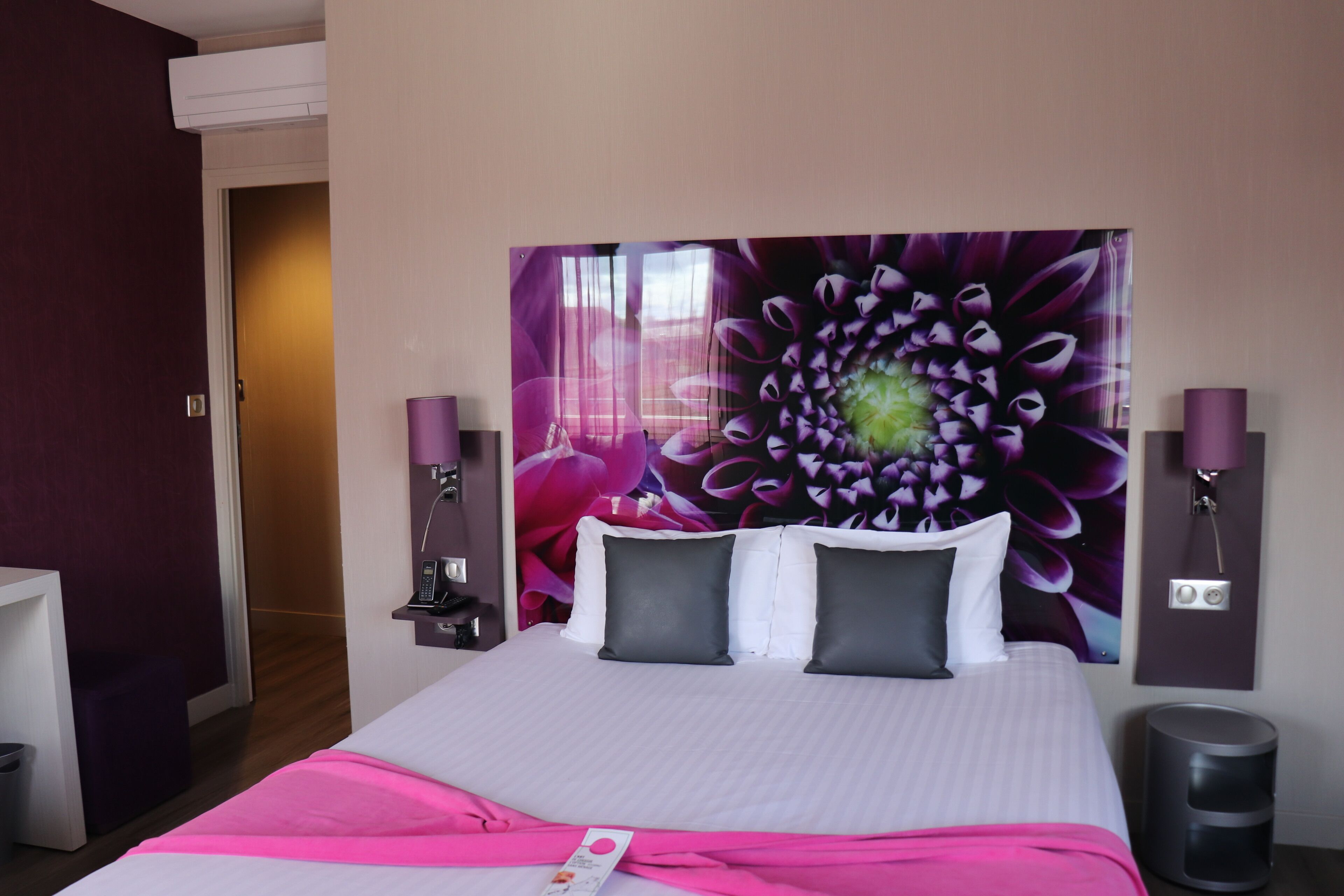 chambre privilège | 1 bedroom, premium bedding, desk, laptop workspace