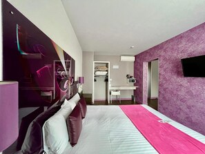 Family Suite | Premium bedding, in-room safe, desk, laptop workspace - The Originals City, Hôtel Saint Martial, Limoges (Limoges)