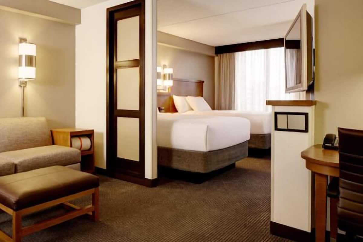 Premium bedding, pillowtop beds, in-room safe, desk