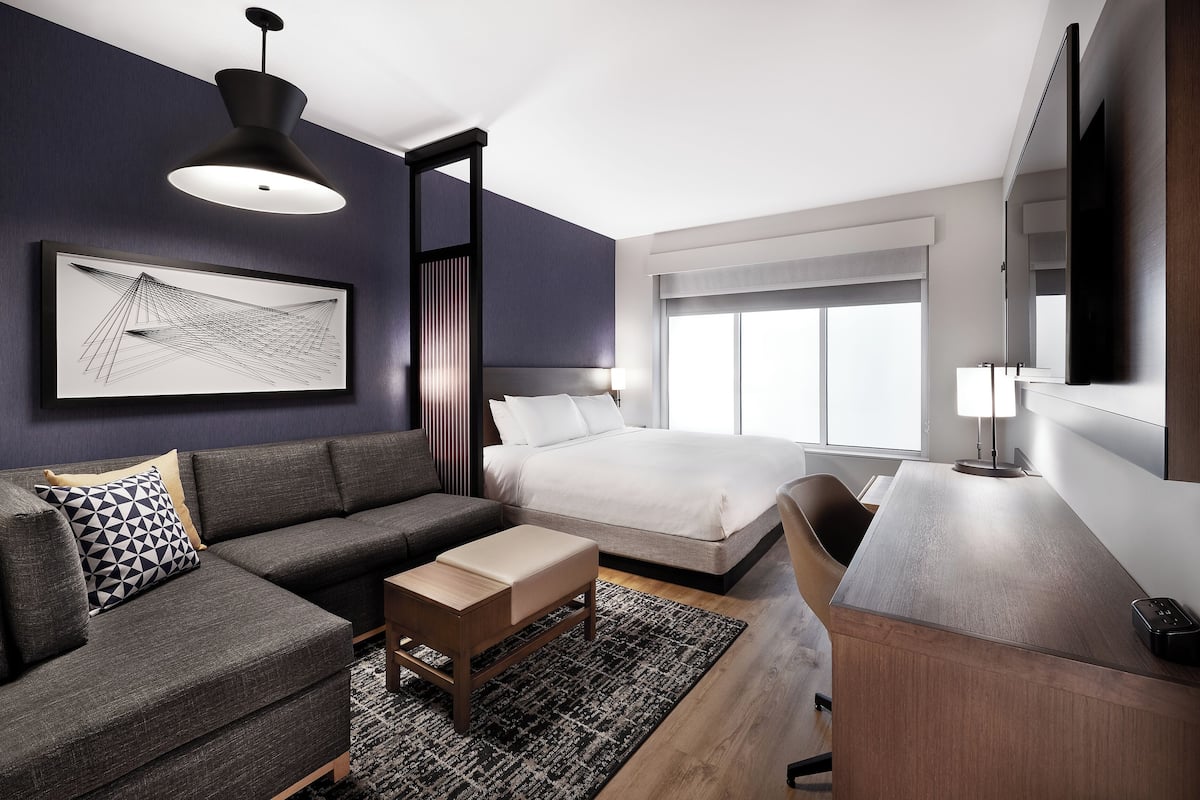 premium bedding, pillow-top beds, in-room safe, desk