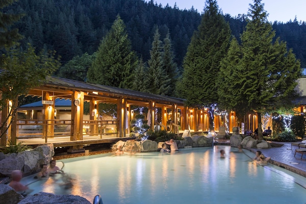 2 indoor pools, 3 outdoor pools