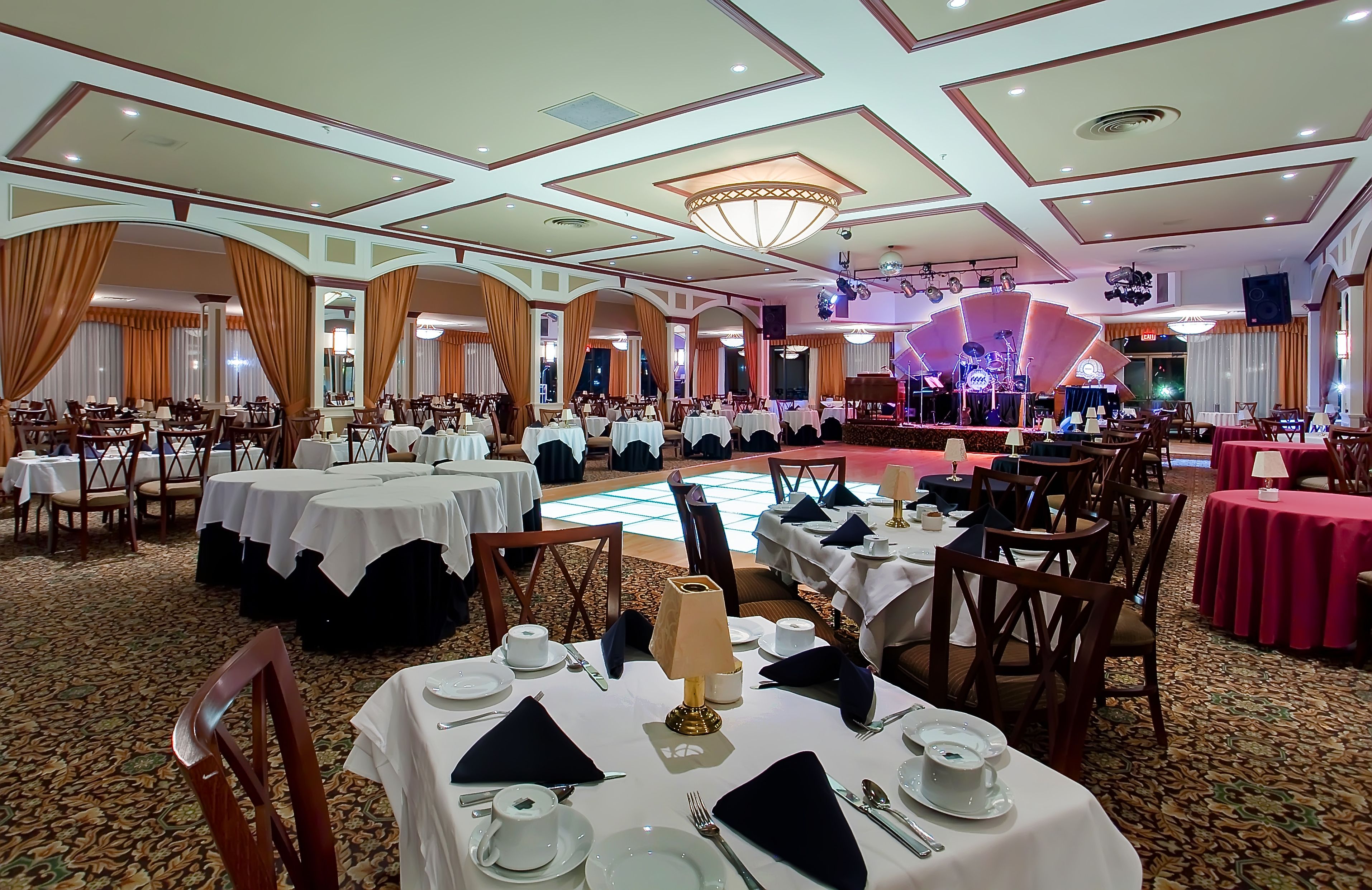 2 間餐廳；供應早餐