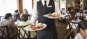 2 restaurants servant le déjeuner
