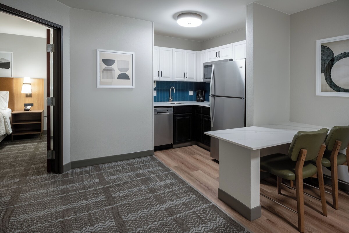 Suite, 1 Bedroom (with Fireplace and Sofa Bed) | Laptop workspace, blackout drapes, iron/ironing board, cribs (free)