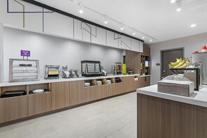 Buffet déjeuner gratuit tous les jours