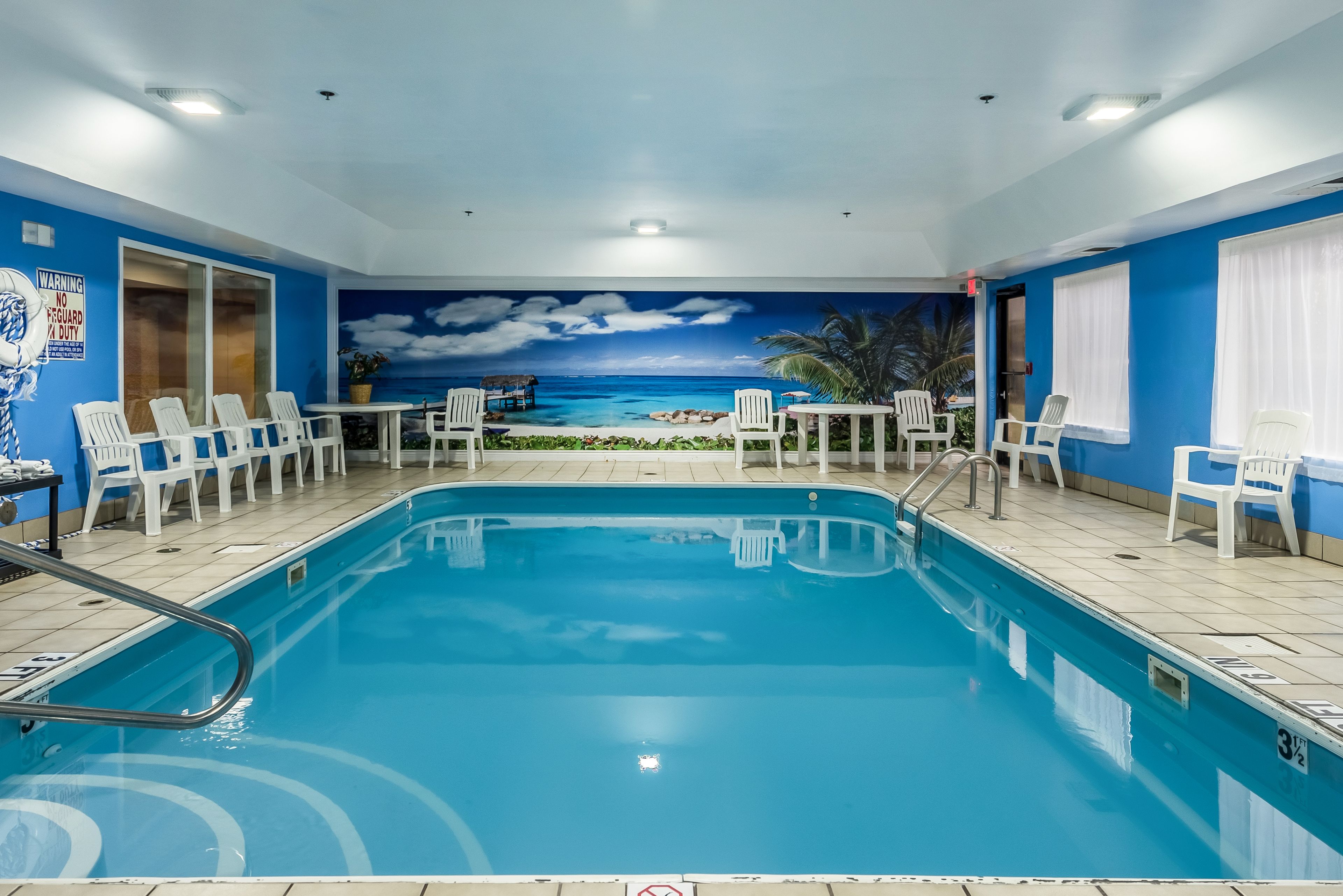 Una piscina cubierta