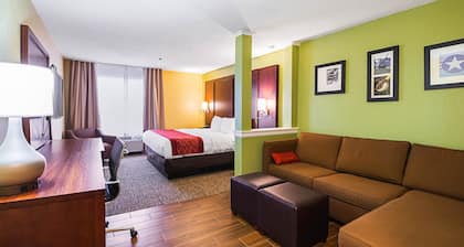Comfort Inn & Suites Dayton Northwest - Englewood
