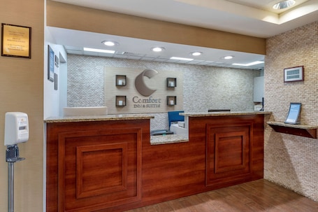 Lobby. Comfort Inn & Suites Dayton Northwest - Englewood