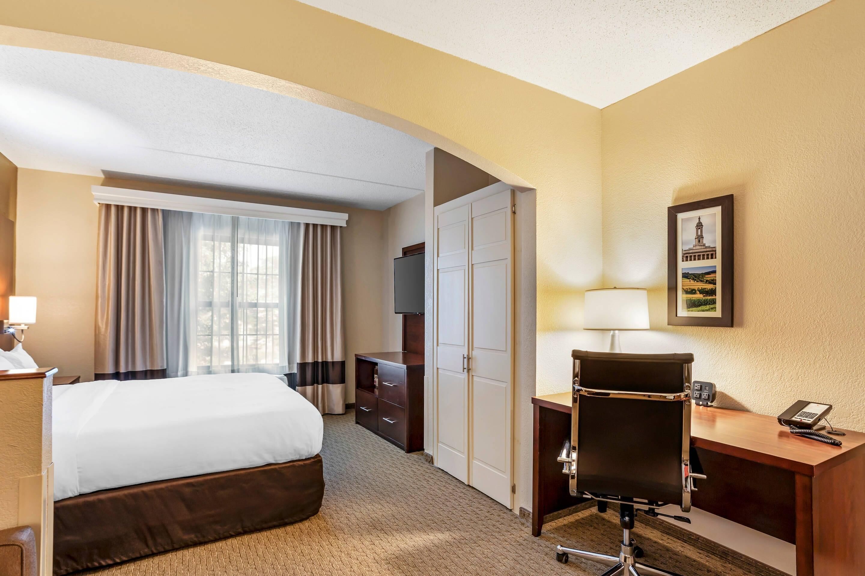 Premium bedding, pillowtop beds, in-room safe, desk