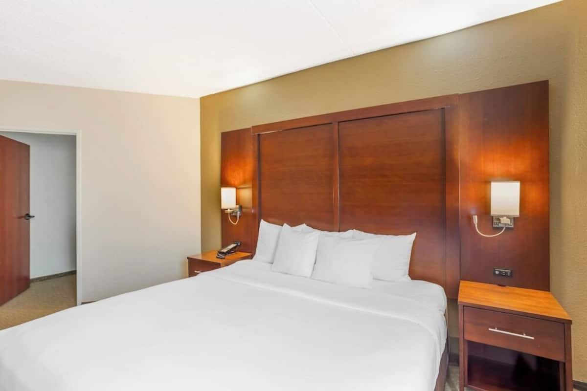 Premium bedding, pillow-top beds, in-room safe, desk