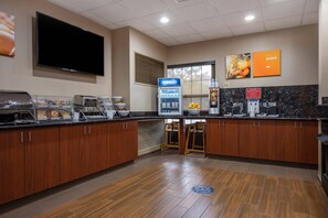 Free daily full breakfast - Comfort Suites State College near Penn State (State College)