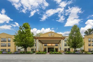 Exterior - Comfort Suites State College near Penn State (State College)