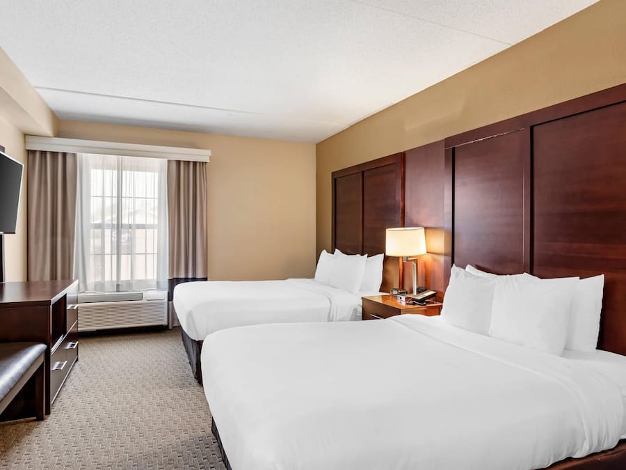 Premium bedding, pillow-top beds, in-room safe, desk