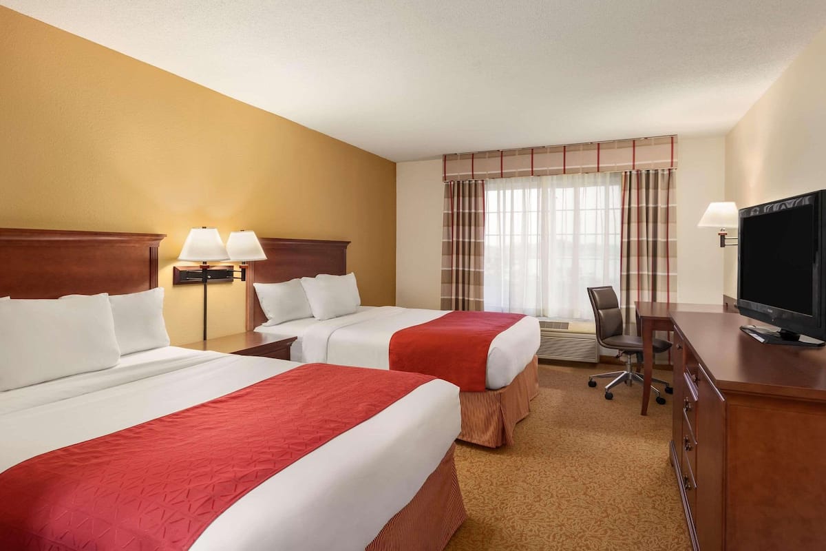 1 bedroom, premium bedding, pillow-top beds, desk