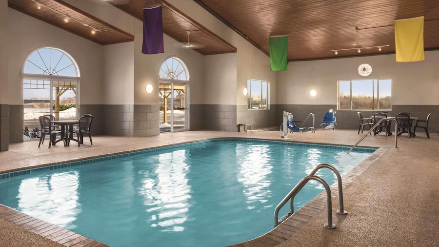 Country Inn & Suites by Radisson, Dubuque, IA