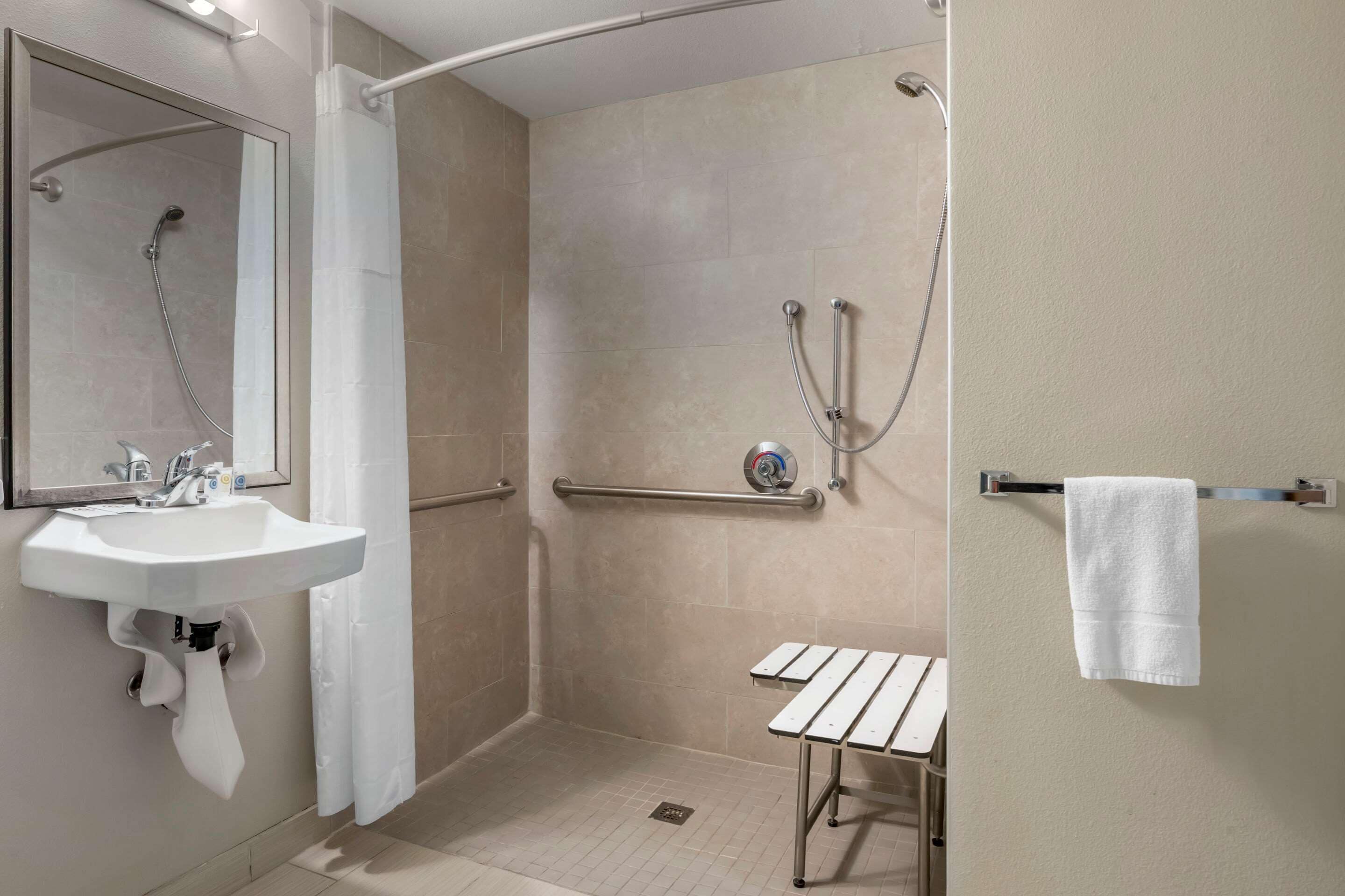 room, 2 double beds, accessible, non smoking | bathroom | combined shower/bathtub, free toiletries, hair dryer, towels