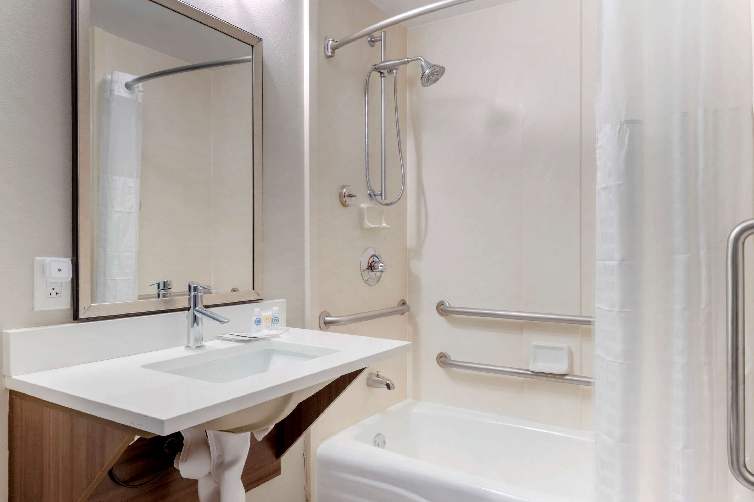 room, 2 queen beds, accessible, non smoking | bathroom | combined shower/bathtub, free toiletries, hair dryer, towels